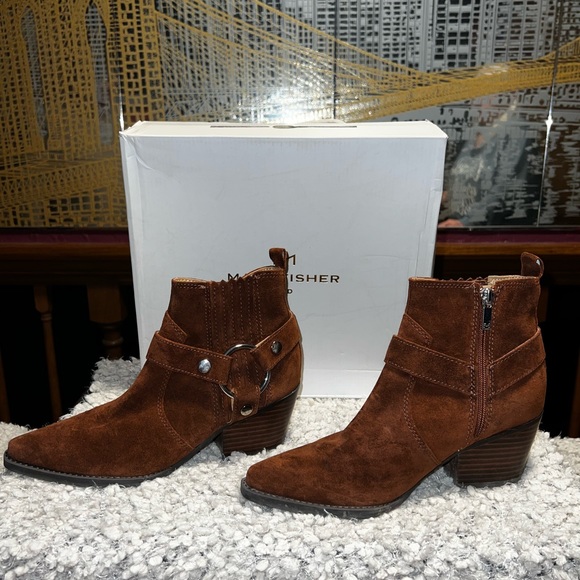 Marc Fisher LTD Bootie worn once for a boutique shoot - Picture 4 of 10